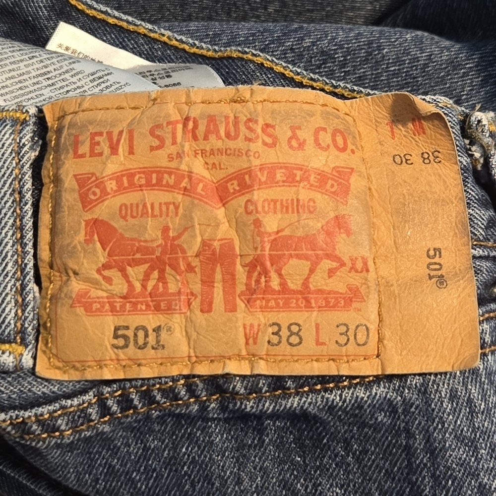 Levi's Mens 501 Dark Wash Buttonfly Sttaight Leg Denim Jeans Size 38 x 30 - Picture 7 of 11